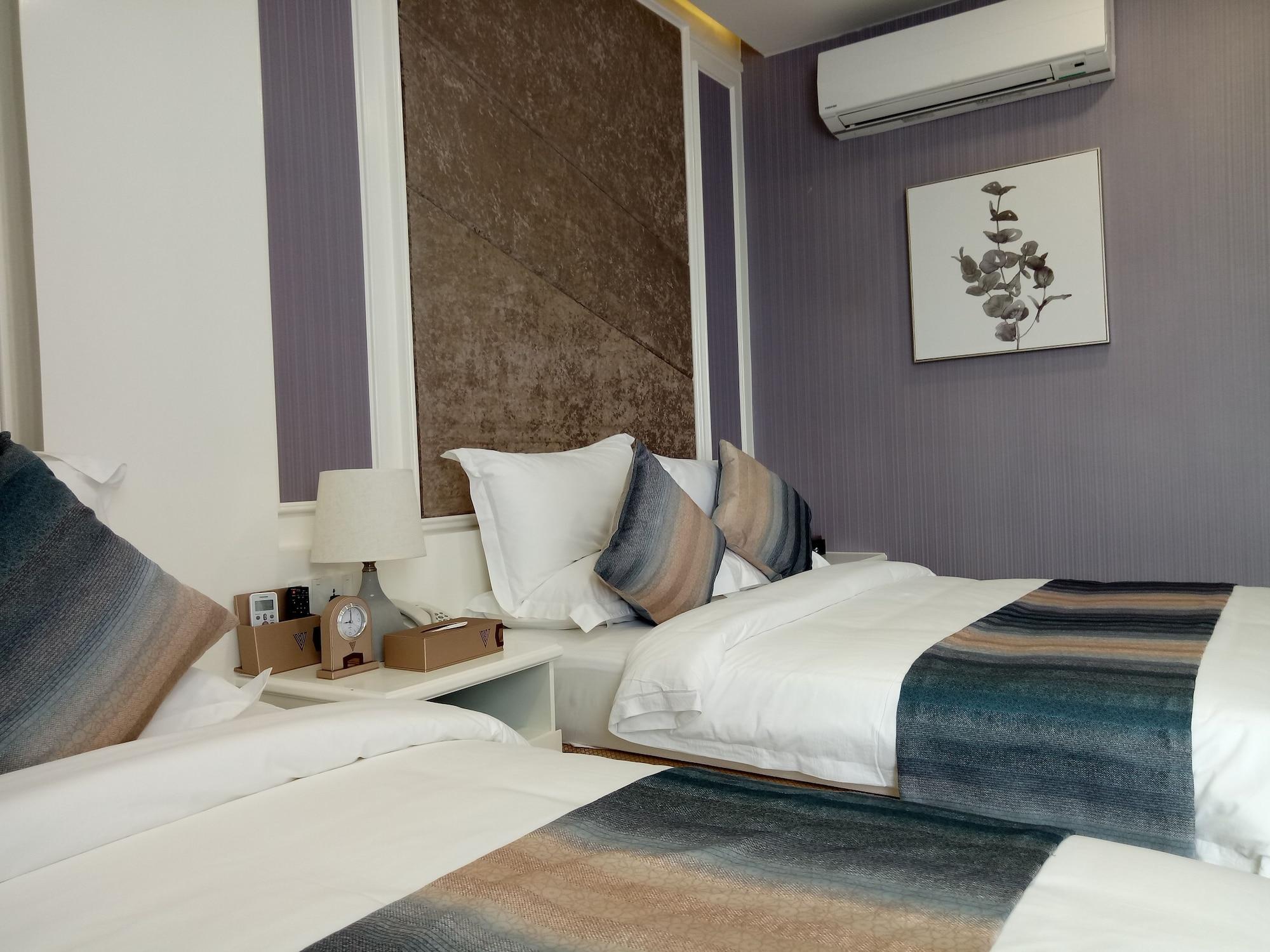 V Boutique Hotel Phnom Penh Exterior photo