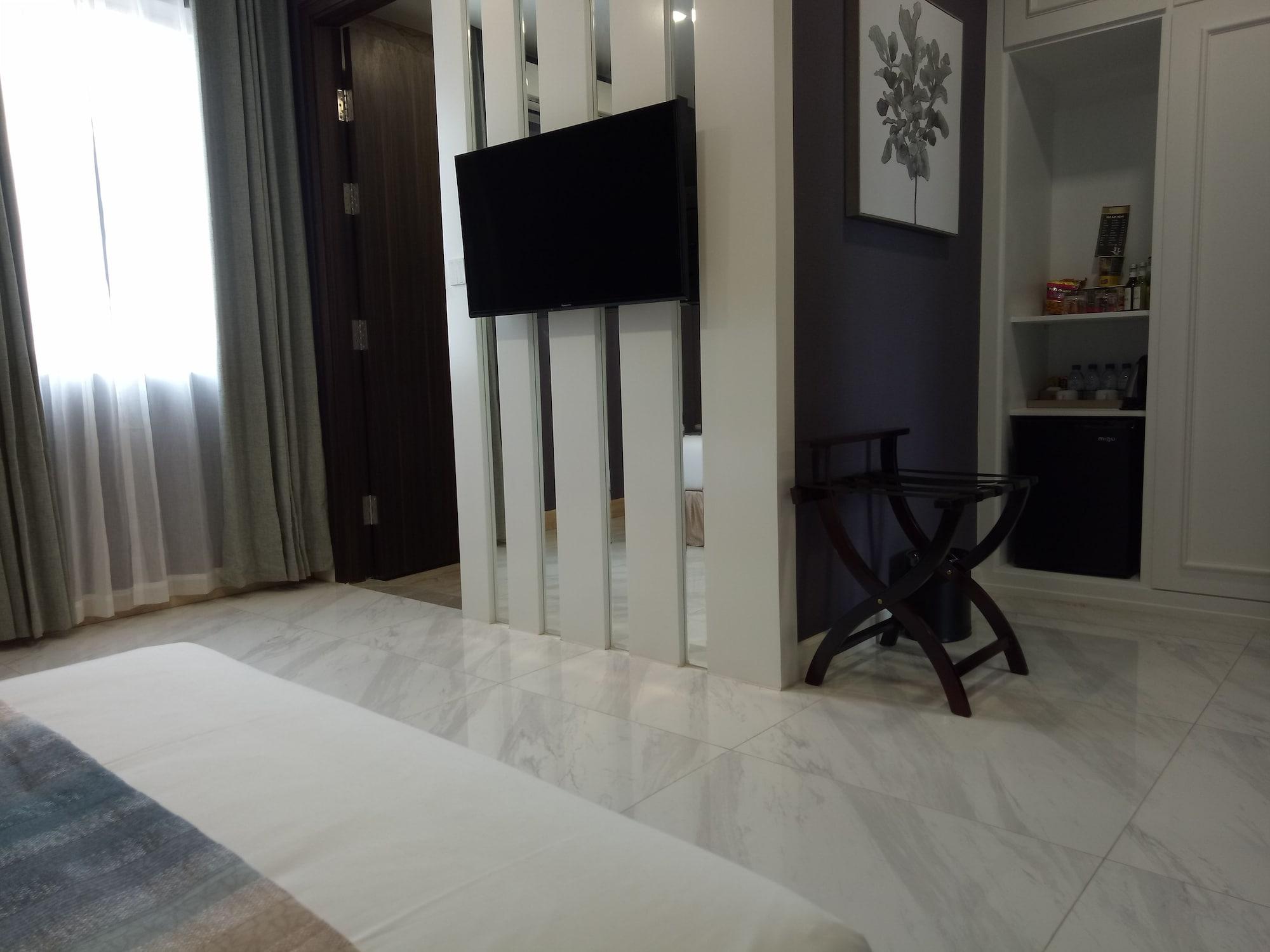 V Boutique Hotel Phnom Penh Exterior photo