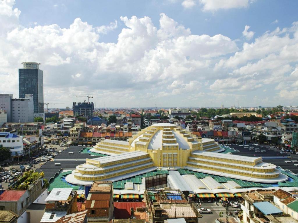 V Boutique Hotel Phnom Penh Exterior photo