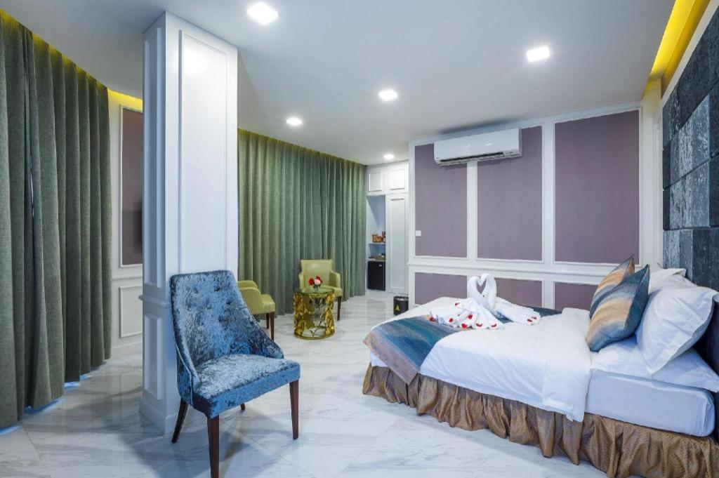 V Boutique Hotel Phnom Penh Exterior photo