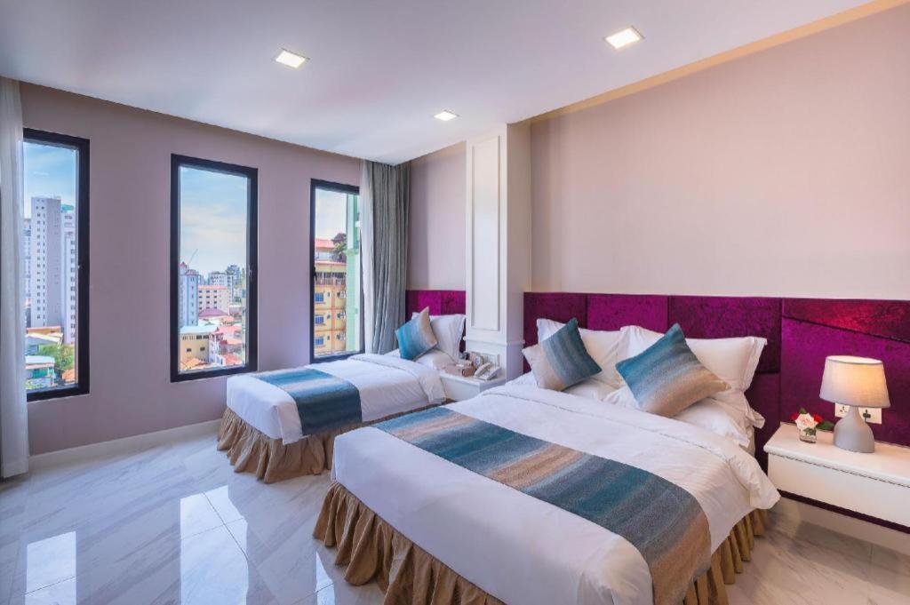 V Boutique Hotel Phnom Penh Exterior photo