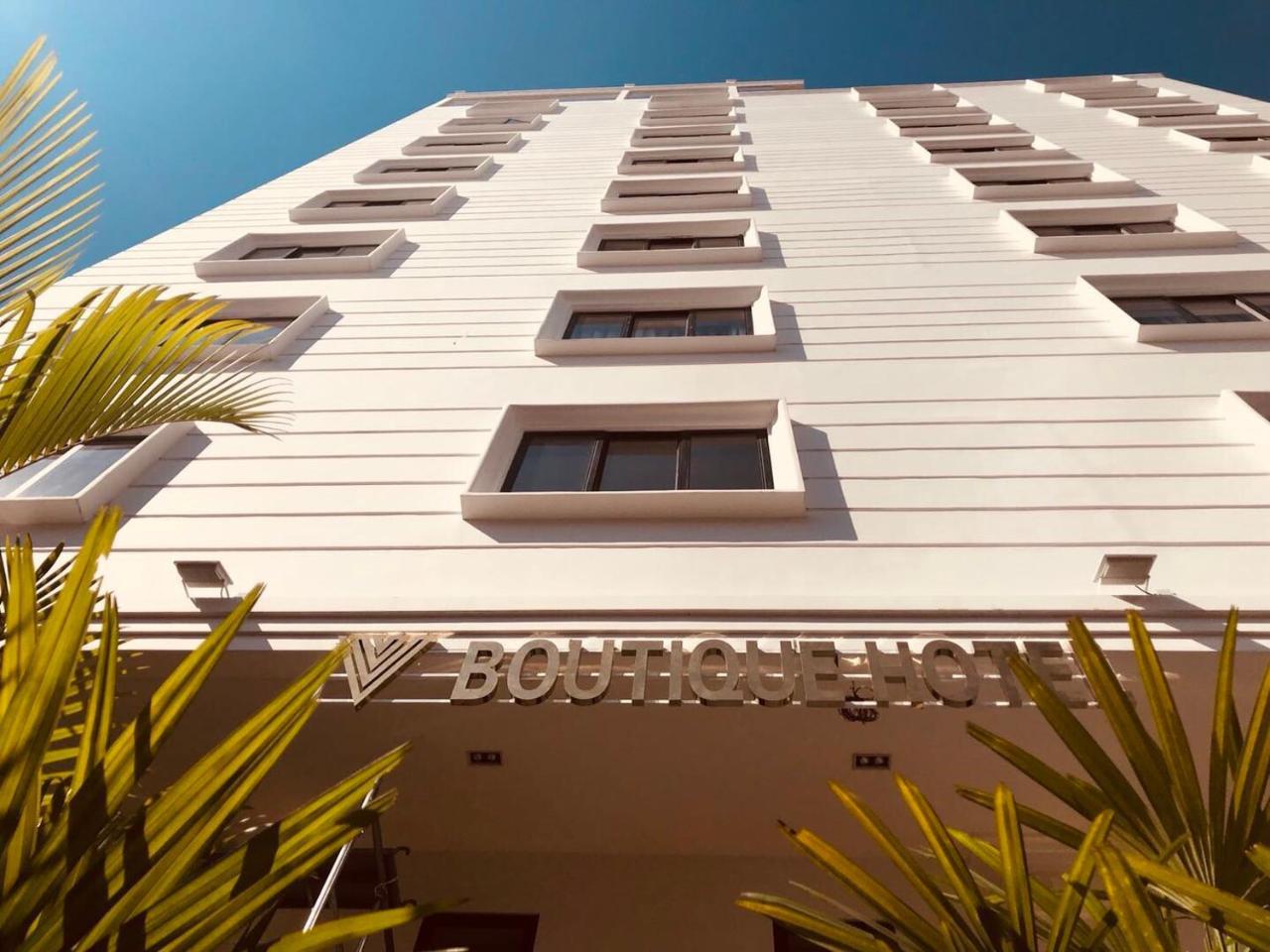 V Boutique Hotel Phnom Penh Exterior photo