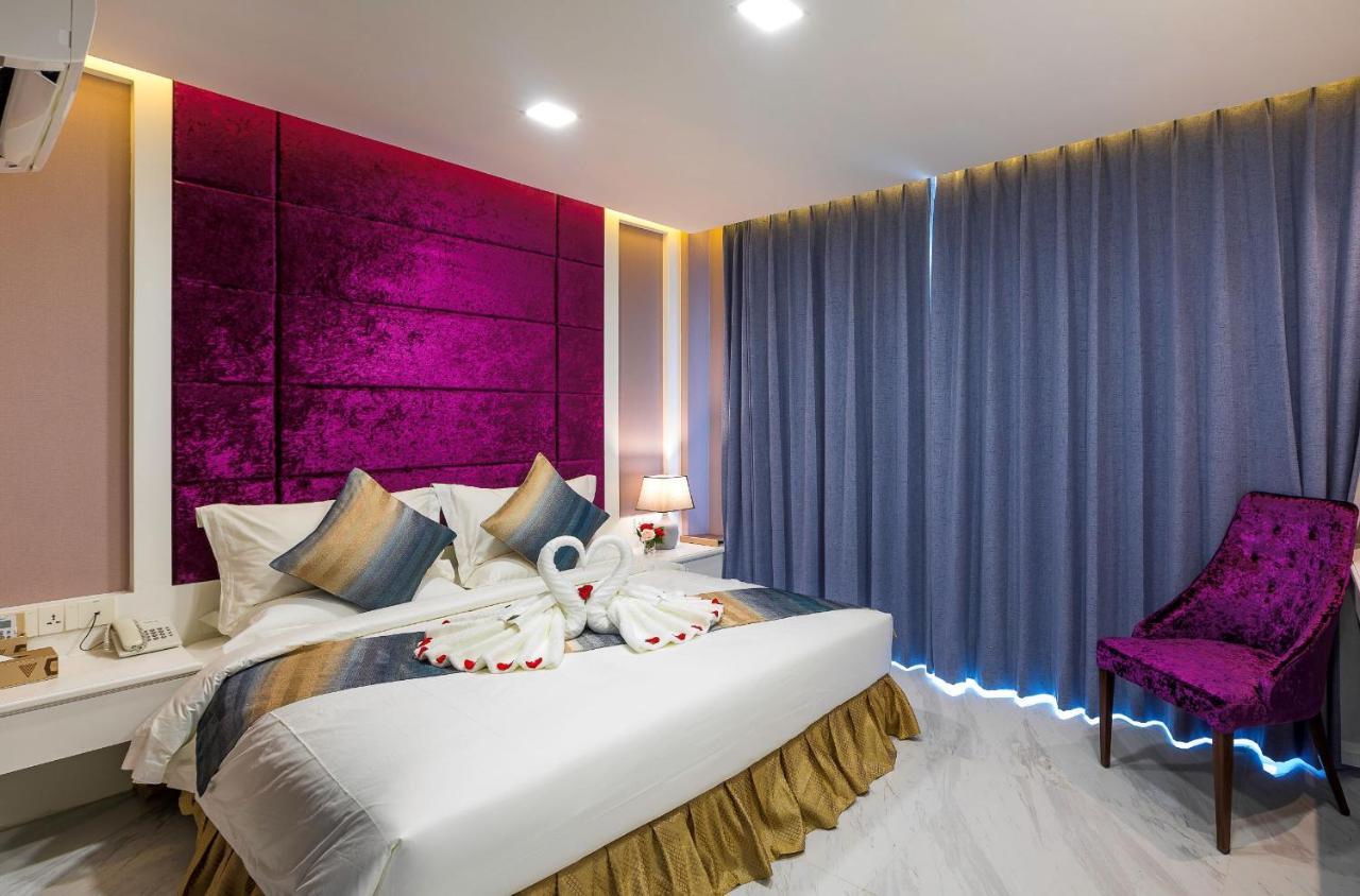V Boutique Hotel Phnom Penh Exterior photo