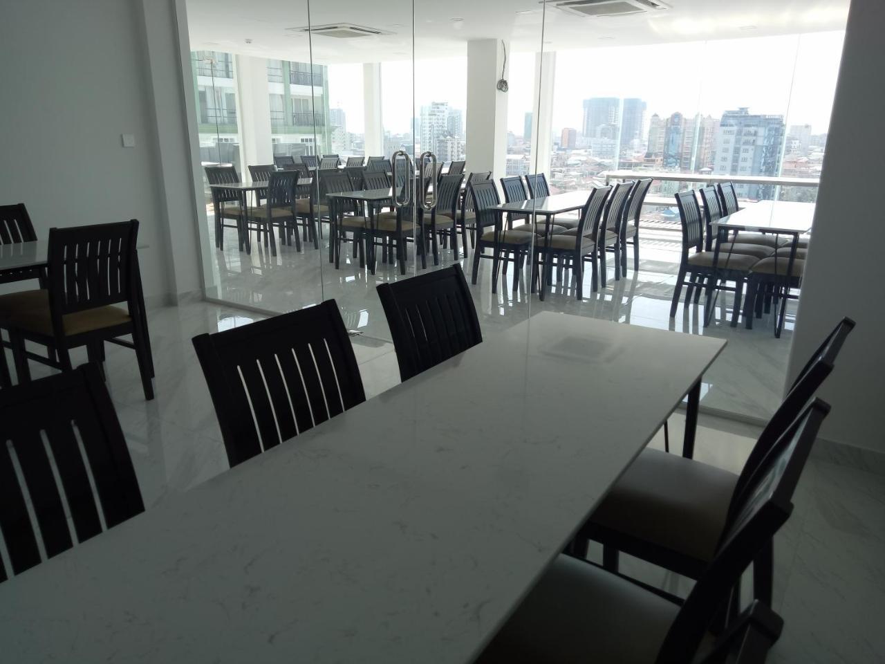 V Boutique Hotel Phnom Penh Exterior photo
