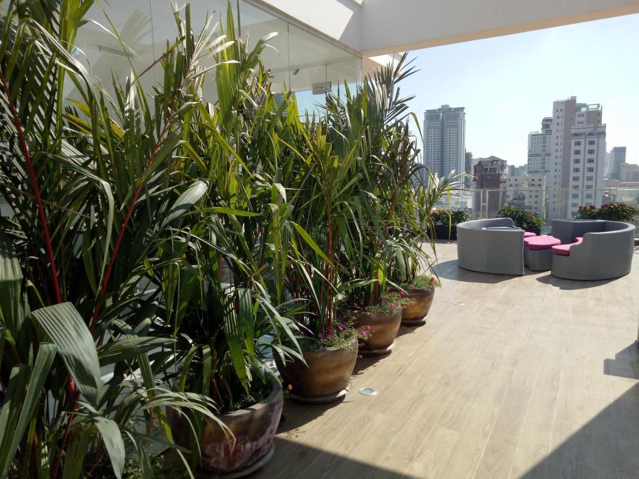 V Boutique Hotel Phnom Penh Exterior photo
