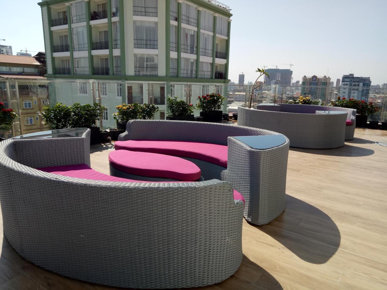 V Boutique Hotel Phnom Penh Exterior photo